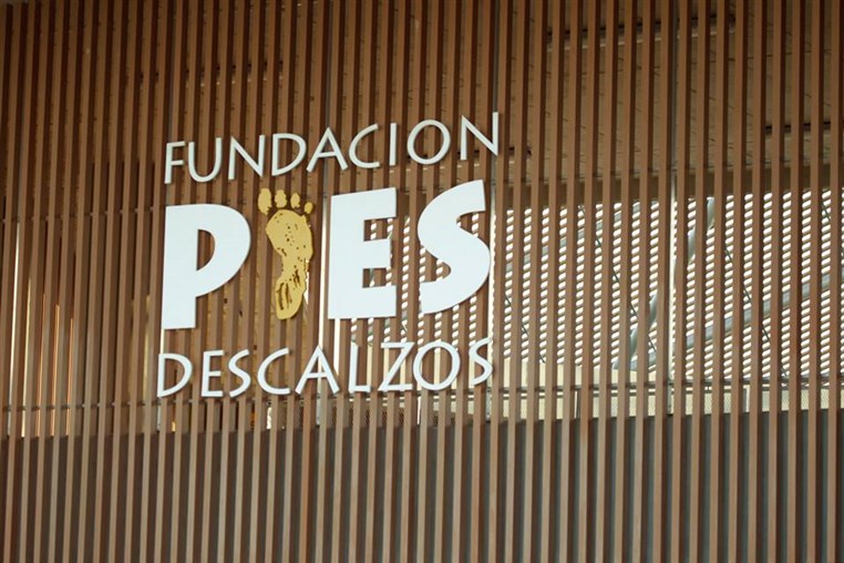 Shakira Opens School in Colombia